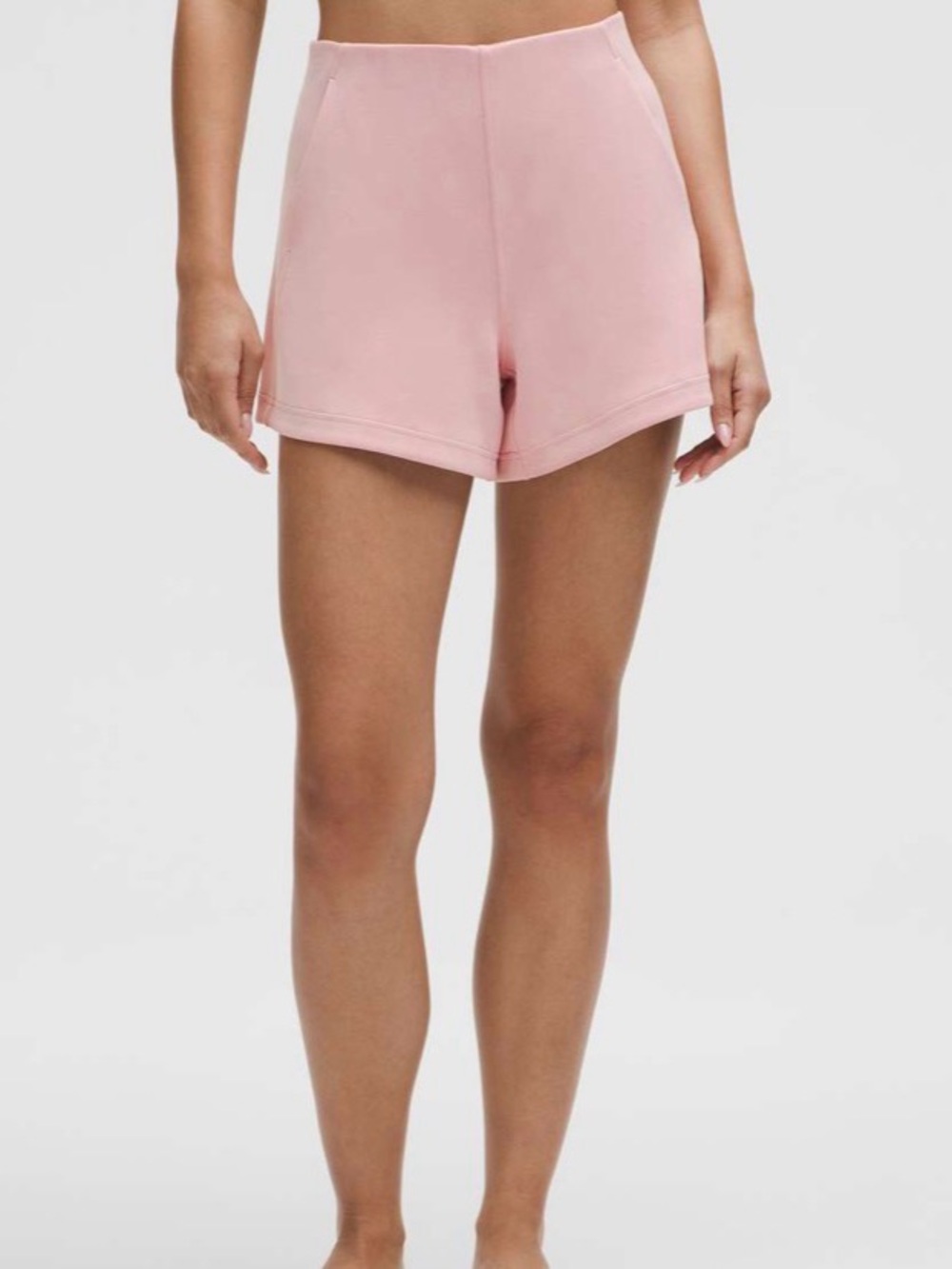 Lululemon Softstreme Kick-Flare Mid-Rise Short 4"
Pink Haze Sz 12